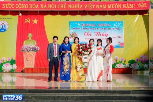 HS tặng hoa BGH.jpg